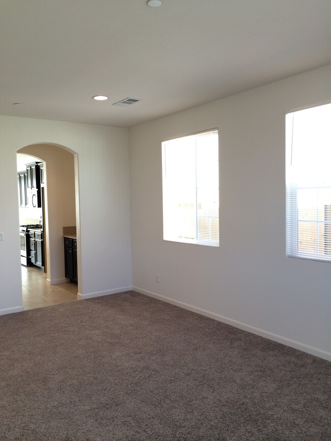 Foto del edificio - 4+2 - Near McKee Rd and Mountain Ridge in ...