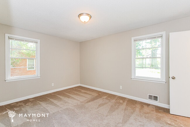 Building Photo - 3 Bedroom Brick Home