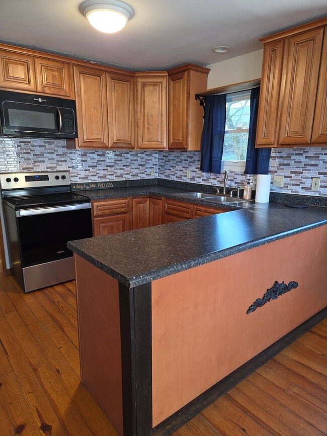 Building Photo - Louisville 37777 - 3 bedroom, 2 bath home - Contact Shelly Gunion (865) 755-7678