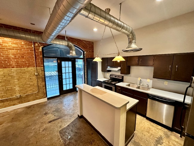 Photo - 710 S Medina St Apartment