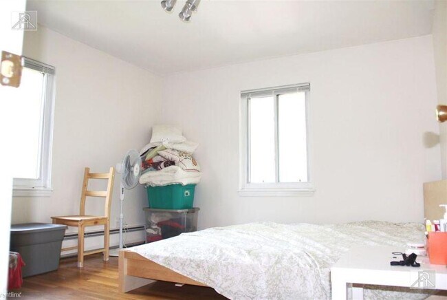 Foto del edificio - 3 bedroom in Newton MA 02467
