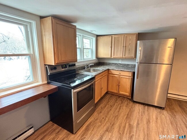 Building Photo - 122 Main St