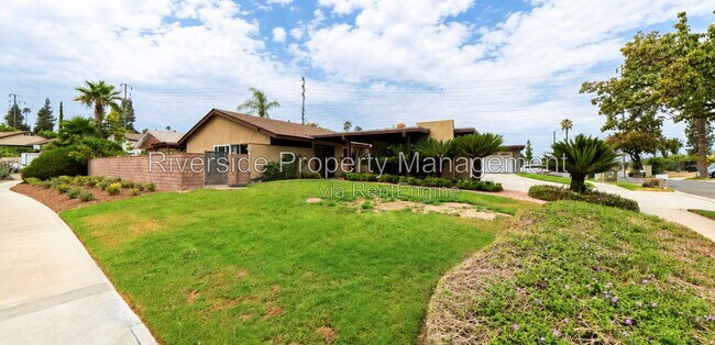 Foto del edificio - 5025 Pearblossom Dr
