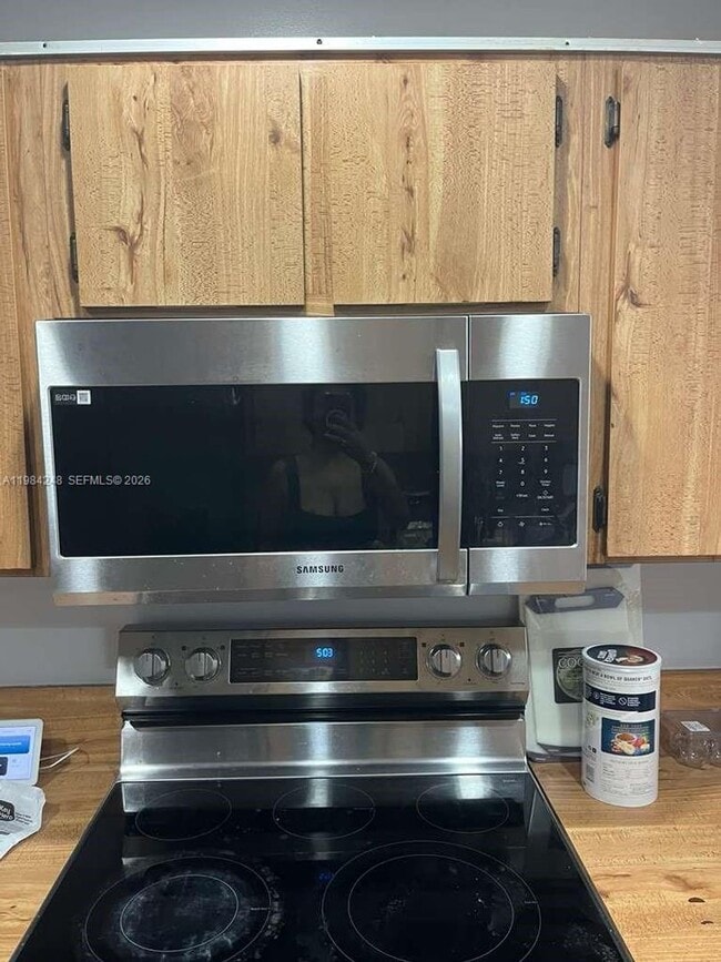 Photo - 9787 Riverside Dr House