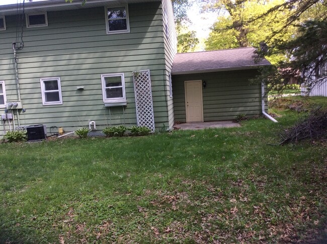 Building Photo - 1400 Katers Dr