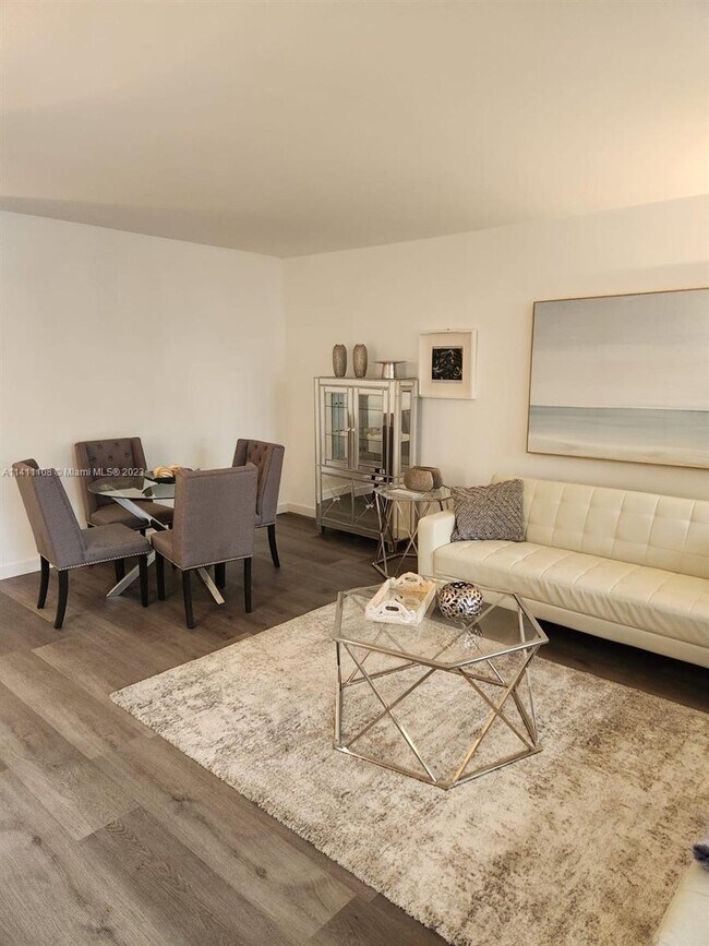 Foto del edificio - 5700 Collins Ave