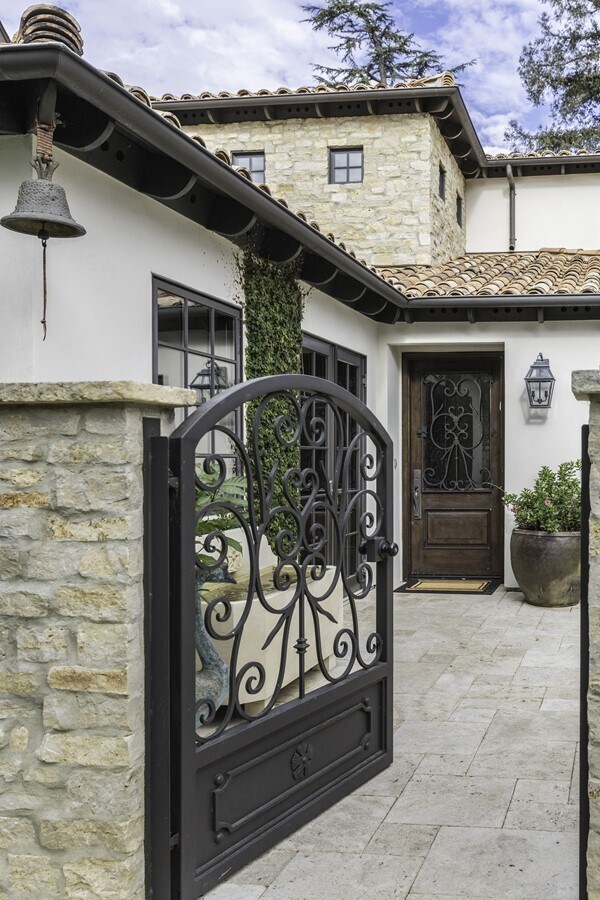 Foto del edificio - Mission Styled Masterpiece