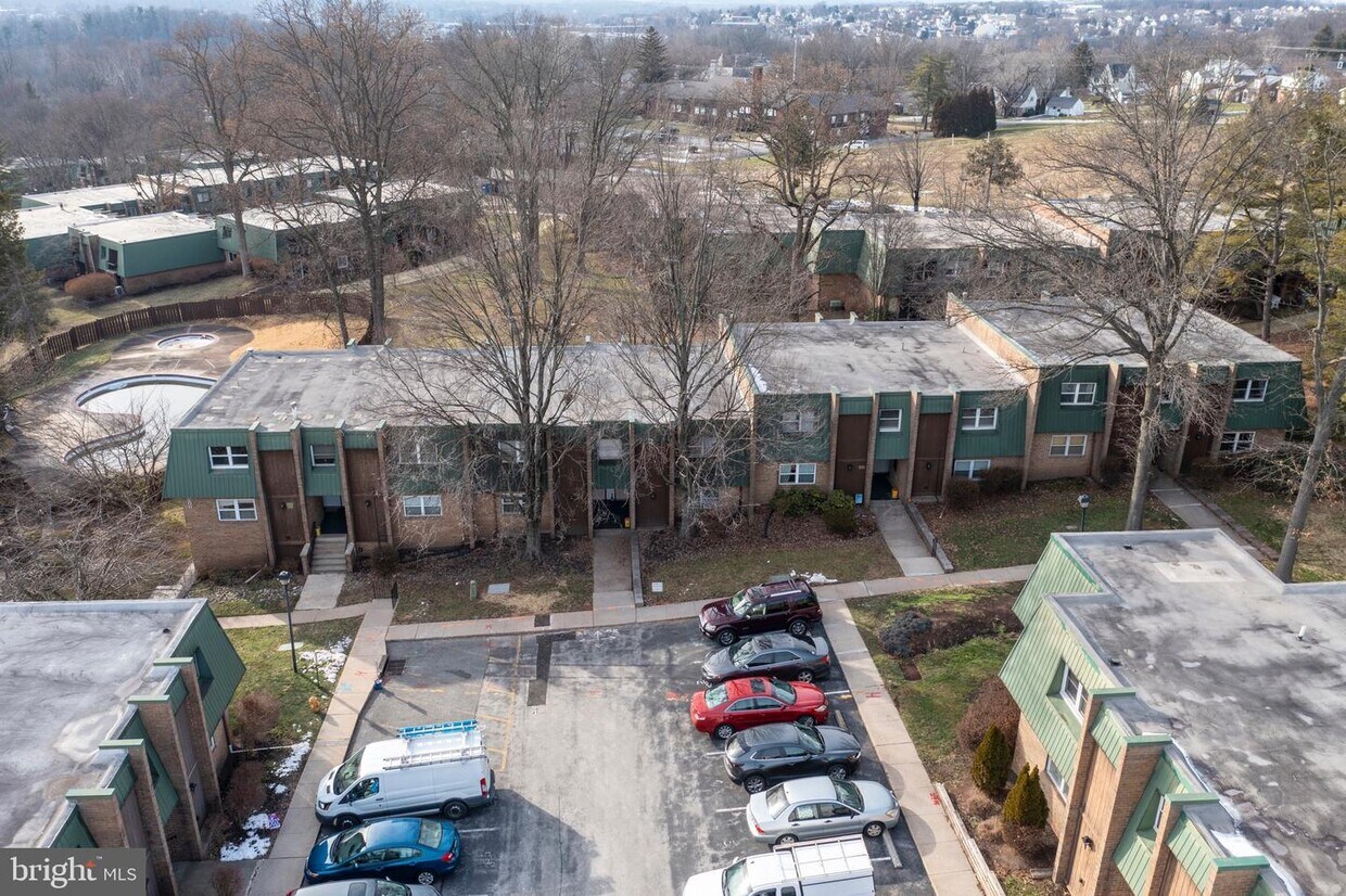 Primary Photo - 209 Meadowview Ln