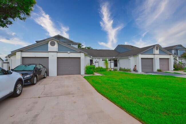 Building Photo - 72 Lakepointe Cir