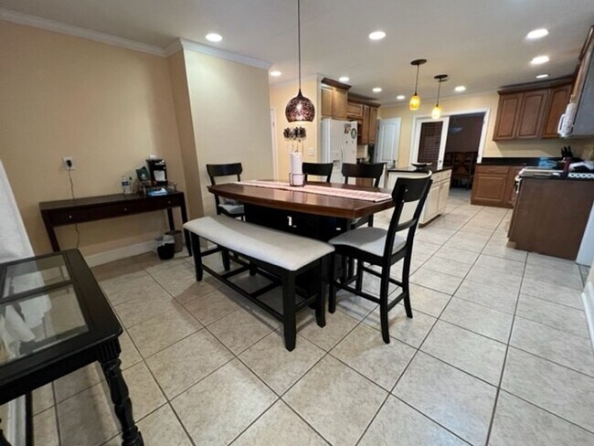 Foto del edificio - 3 Bed/3 Bath 16 acres, Barn, Pond!