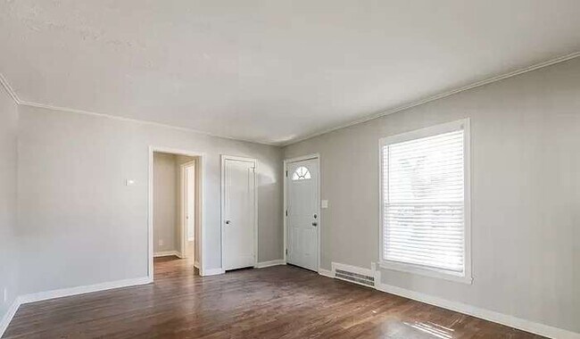 Building Photo - 1440 E 21st Ave