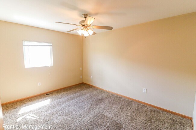 Foto del edificio - Amazing 3 bedroom 2.5 bathroom duplex in a quiet neighborhood!