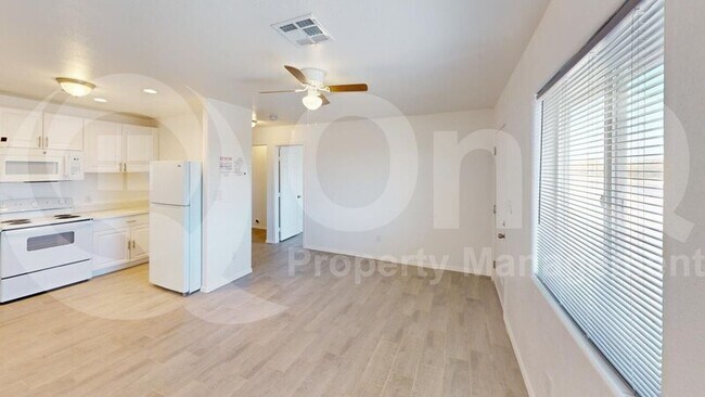Building Photo - 4020 N Montezuma Dr