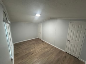Building Photo - 1010 Deborah Ln