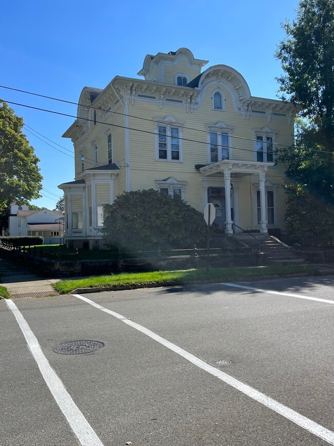 322 N Washington St Unit Apt 1, Titusville, PA 16354 Apartments in