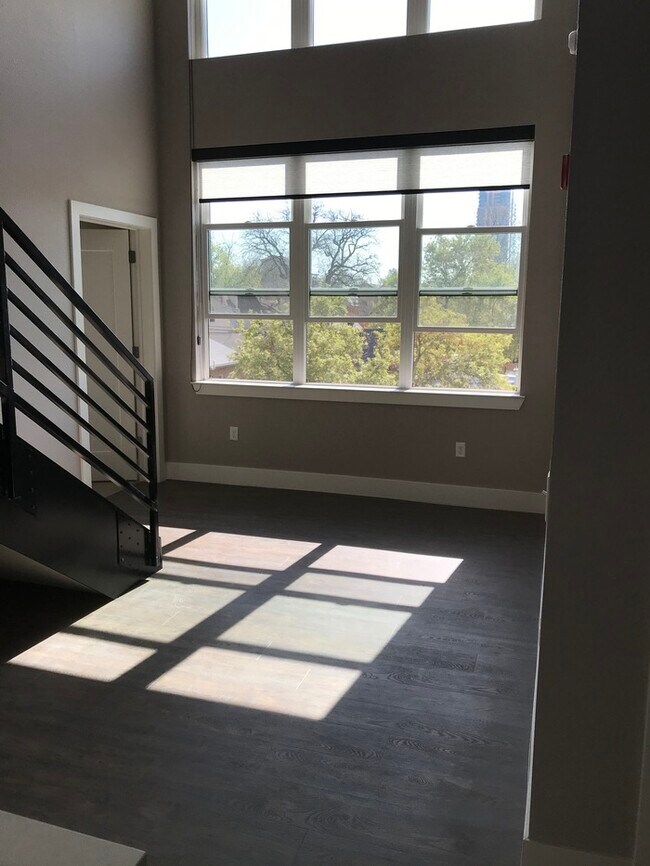 Building Photo - Newly built Condo in Denver