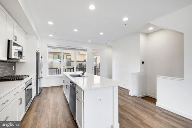 Building Photo - 16560 Crabbs Branch Way