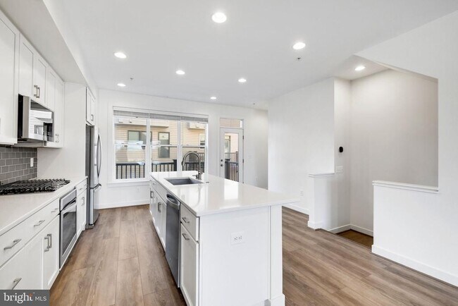 Foto del edificio - 16560 Crabbs Branch Way