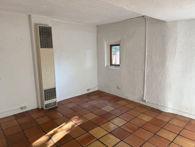 Foto del edificio - 949 Agua Fria St