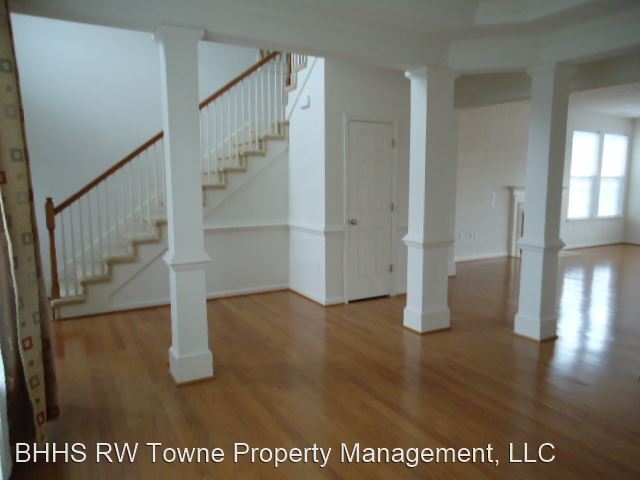Building Photo - 6 br, 3.5 bath House - 3205 Joplin Lane