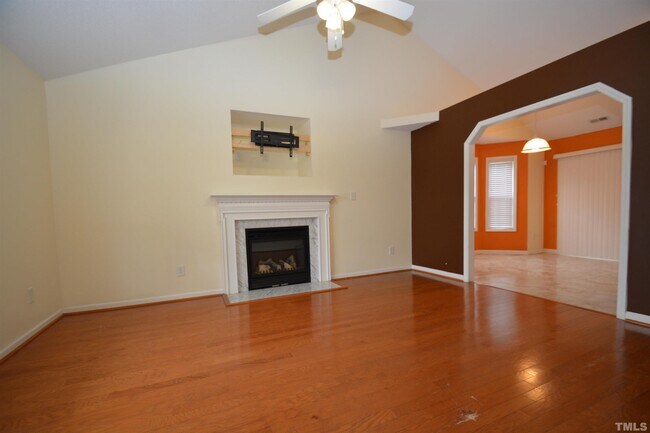 Foto del edificio - 5173 Parkerwood Dr