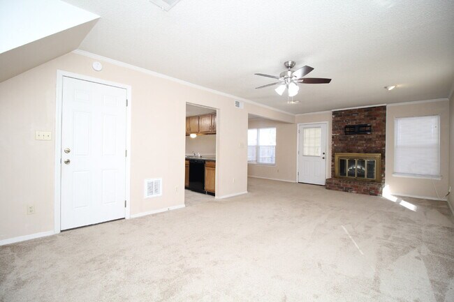 Foto del edificio - 2-Story Northpointe Home Near UWF, Hospitals, I-10 & Shopping – Spacious Primary Suite, Open Kitc...