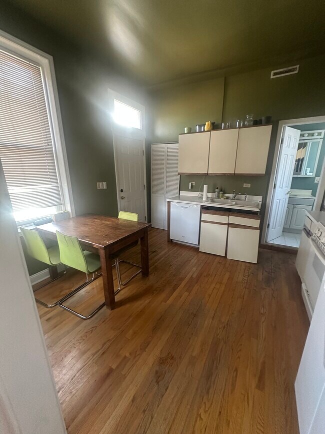 Foto del edificio - 1523 N Elk Grove Ave