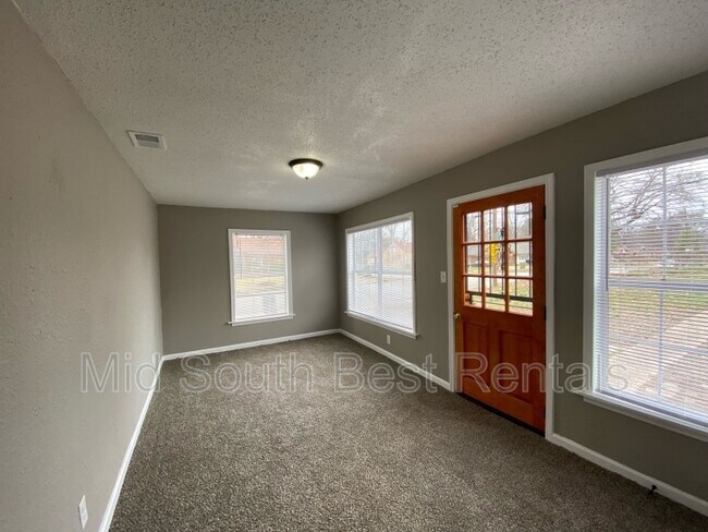 Foto del edificio - 1684 S Wellington St