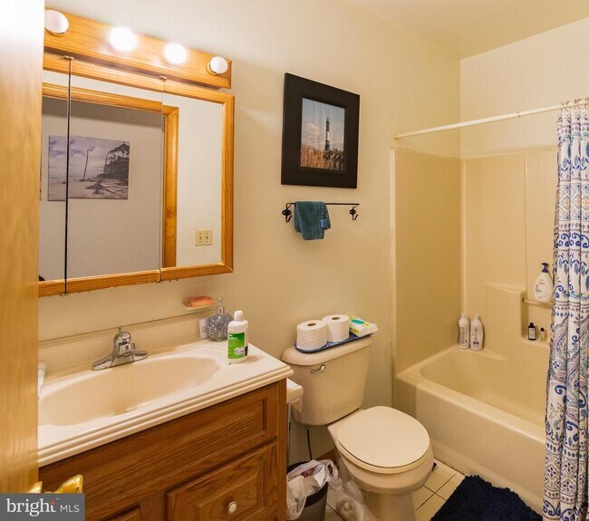 Building Photo - 739 S 20th St