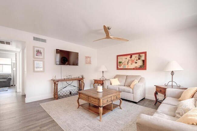 Foto del edificio - 1241 N 84th Pl