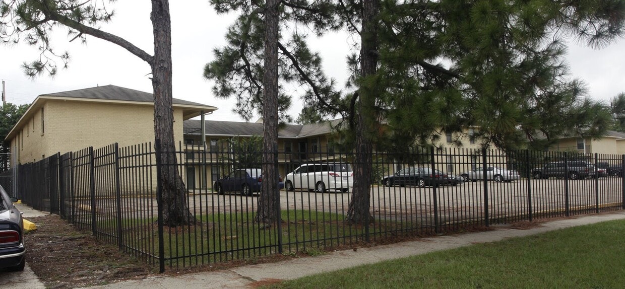 Building Photo - 6776 Cezanne Ave