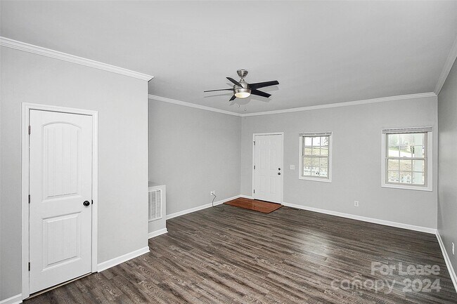 Foto del edificio - 1301 N McDowell St