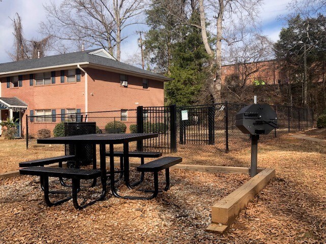 Building Photo - Pine Ridge at Reynolda