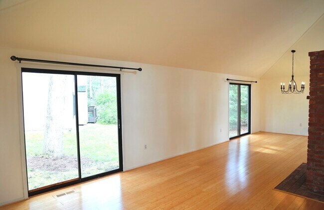 Foto del edificio - 3 Edgewood Cir