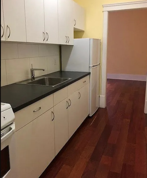 Building Photo - Charming 1 Bedroom in Heritage Building Available March 15th