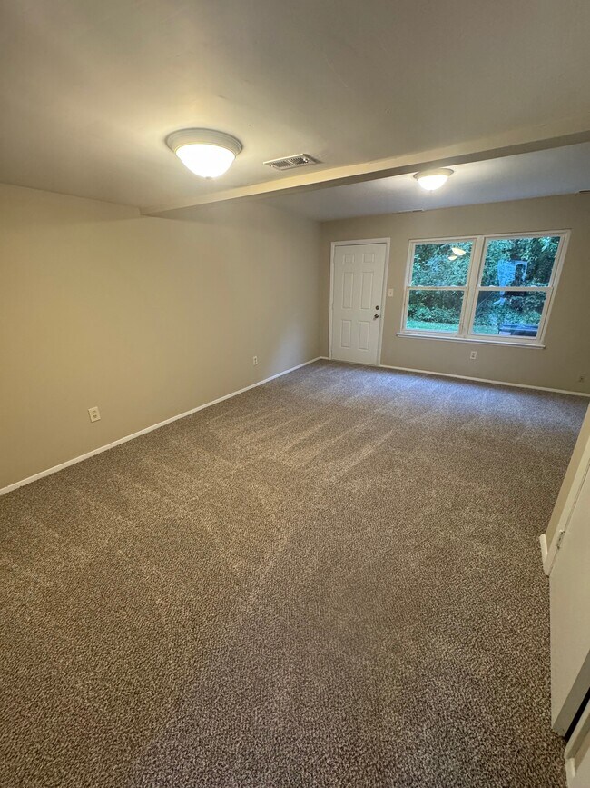 Foto del edificio - 4666 Greenwood Dr