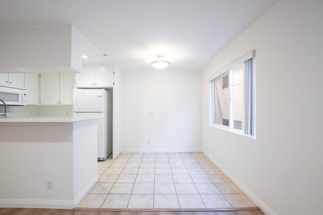 Foto del edificio - Discover Modern Townhome Living in Palms -...