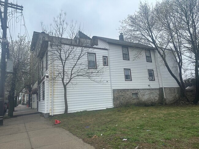 Foto del edificio - 21 Drake Ave