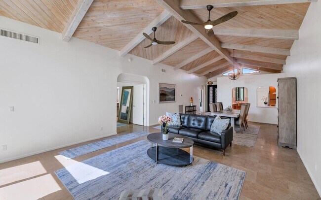 Foto del edificio - Rates Vary: $5,495 - $7,995