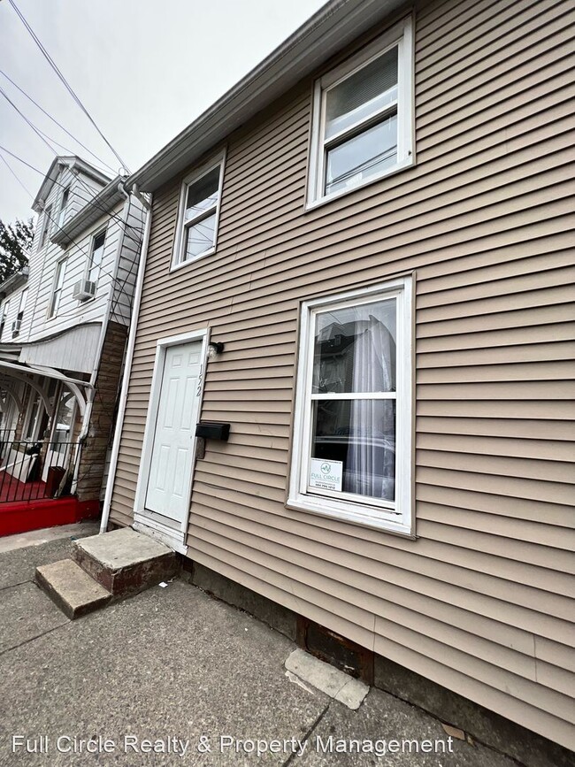 Building Photo - 2 br, 1 bath House - 152 Chestnut Street E...