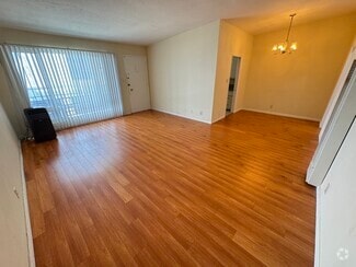 Building Photo - 521 S Manhattan Pl