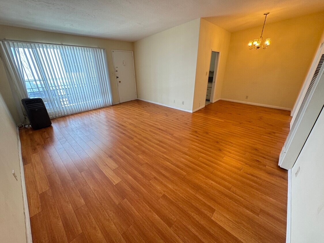 Foto principal - 521 S Manhattan Pl