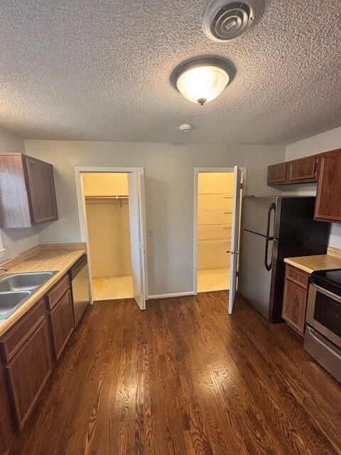 Lavandería (izquierda) Despensa (derecha) - 7242 Old Harding Pike