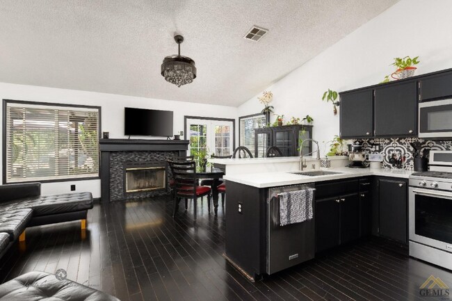 Foto del edificio - 6216 Key W Dr