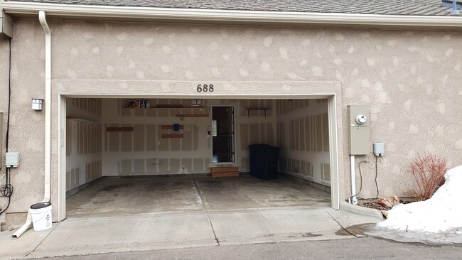 Attached 2 Car Garage - 688 Sherman St