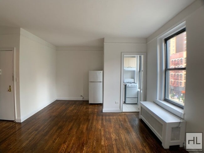 Building Photo - E 58TH ST