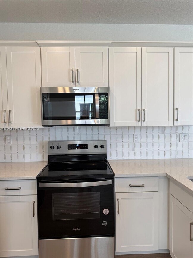 Foto del edificio - 16934 SW 2nd Ct