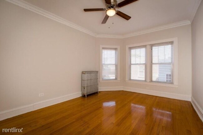 Foto del edificio - 2243 W Eastwood Ave