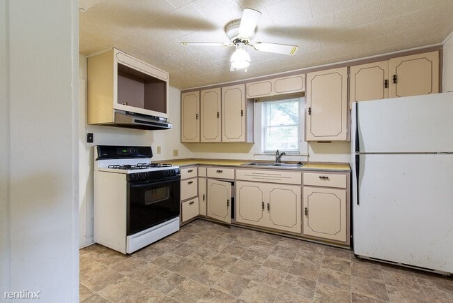 Building Photo - 2 br, 1 bath House - 5903 N Silvery Ln
