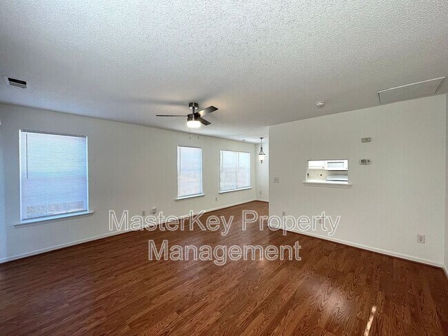 Foto del edificio - 5612 Sorrell Crossing Dr